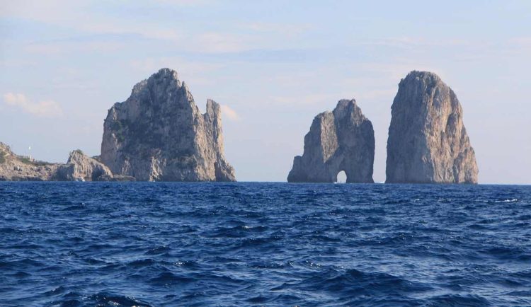 Faraglioni-Capri-Pixabay-salernosera.it_